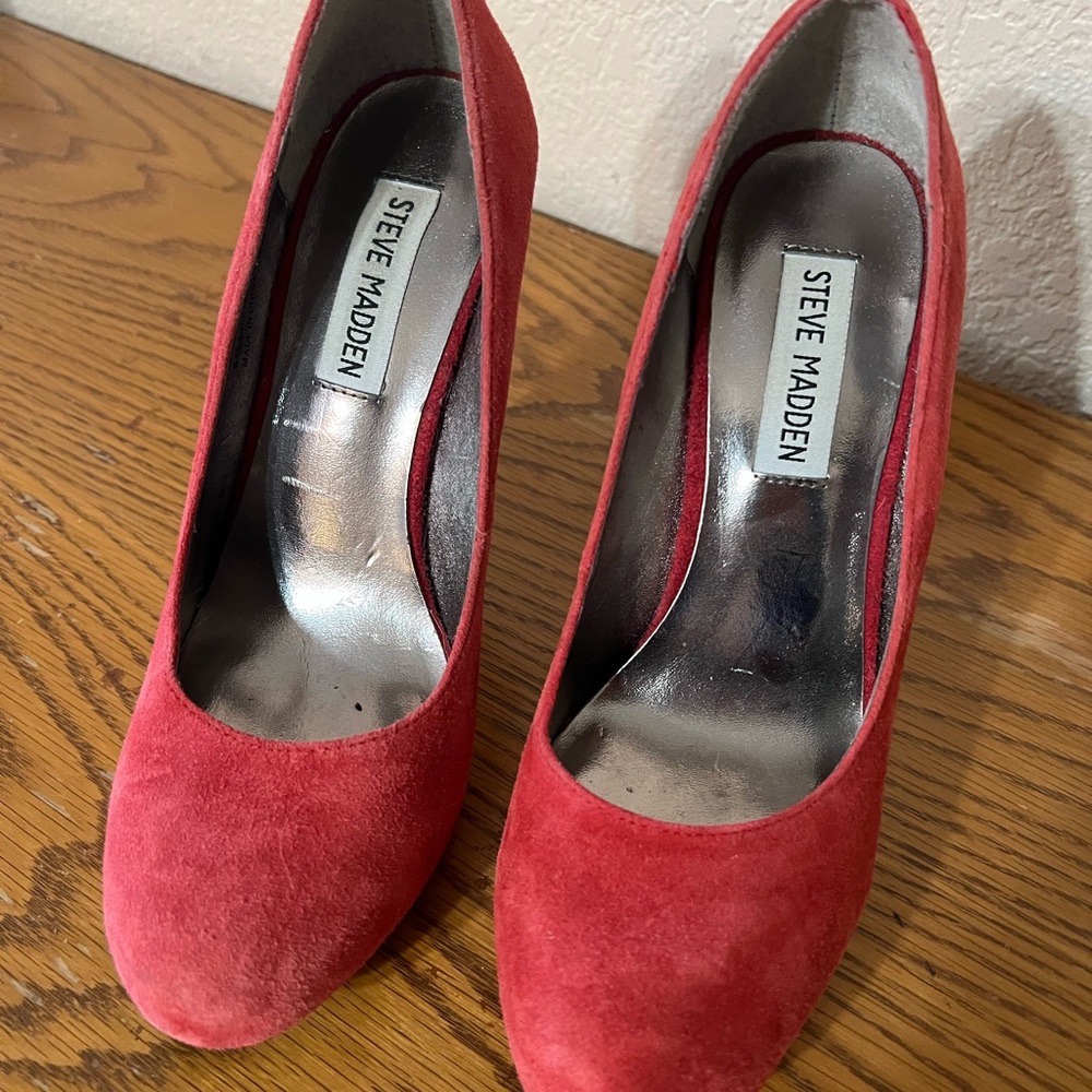 Steve Madden Women's Red Suede Pumps - size 6 1/2